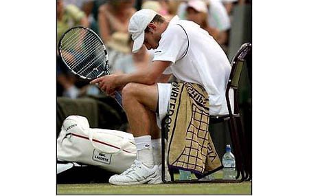Venus and Serena through to quarters; Roddick upset @ Wimbledon